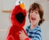 Śmiej się głośno z zabawką Just Play Csikis Elmo!