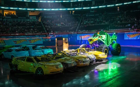 Nowy, rozciągliwy slime Cra-Z-Art z 67 elementami sprawia, że zabawa ciastoliną jest jeszcze fajniejsza.