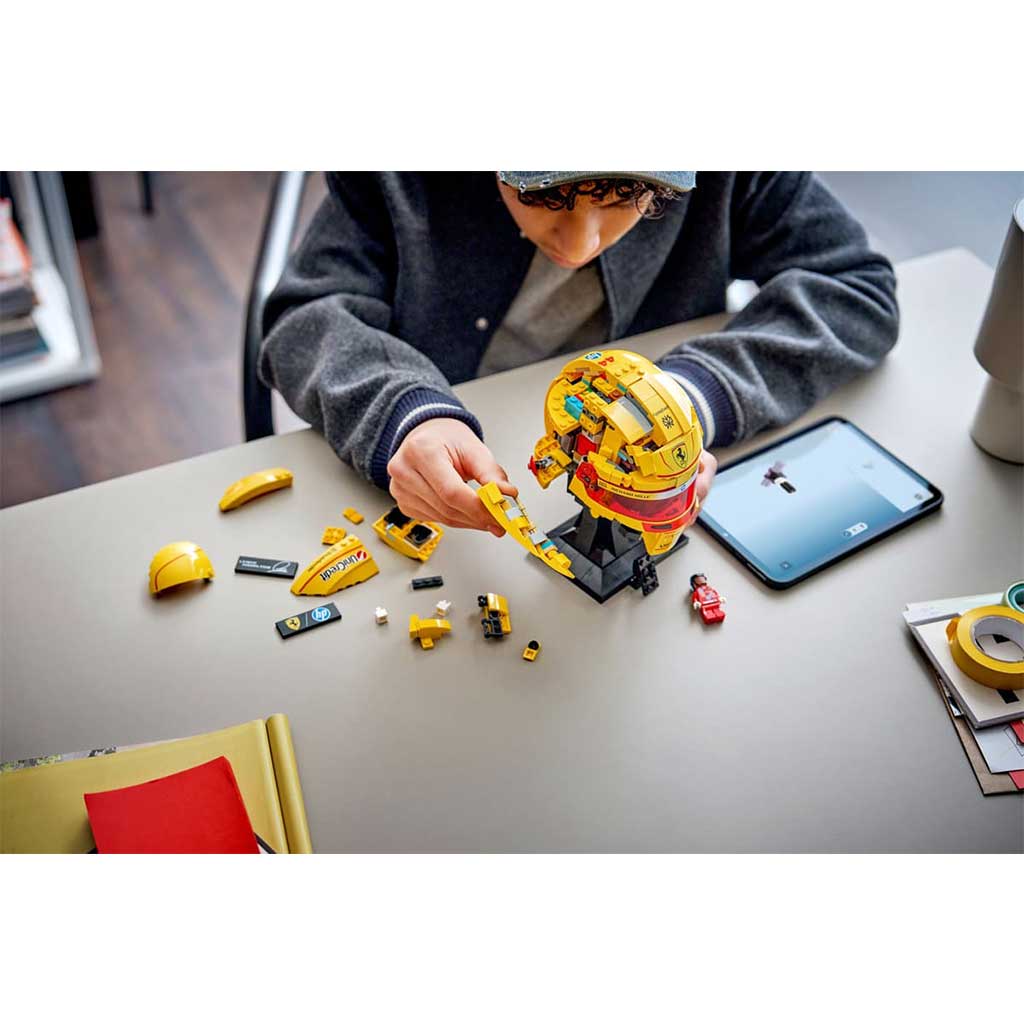 LEGO® Editions: Scuderia Ferrari HP kask Lewisa Hamiltona (43022) zdjęcie 6