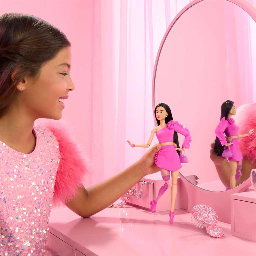 Barbie: Modne przyjaciółki - Lalka z czarnymi włosami - Mattel zdjęcie 3