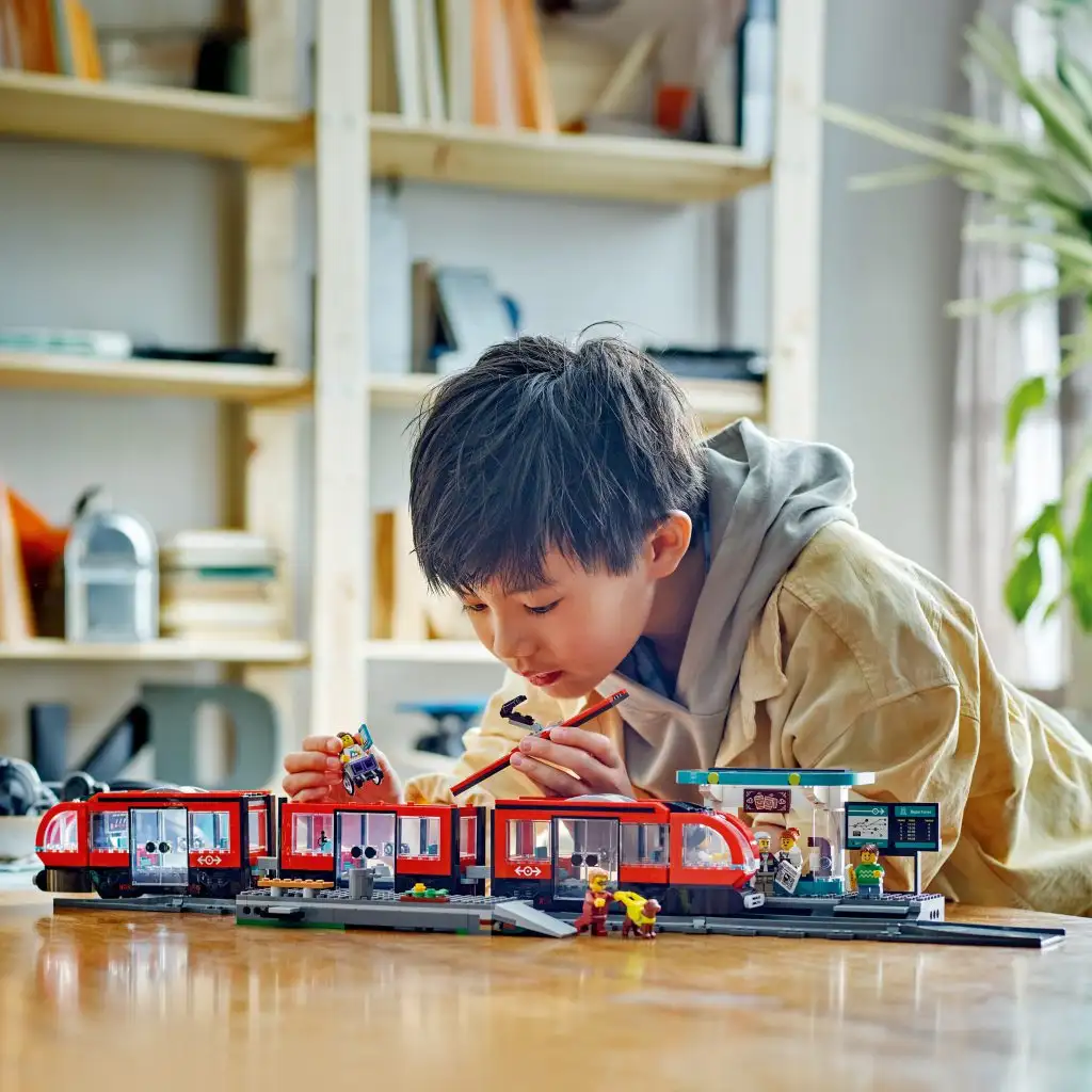 LEGO® City: Tramwaj miejski i przystanek (60423) zdjęcie 3