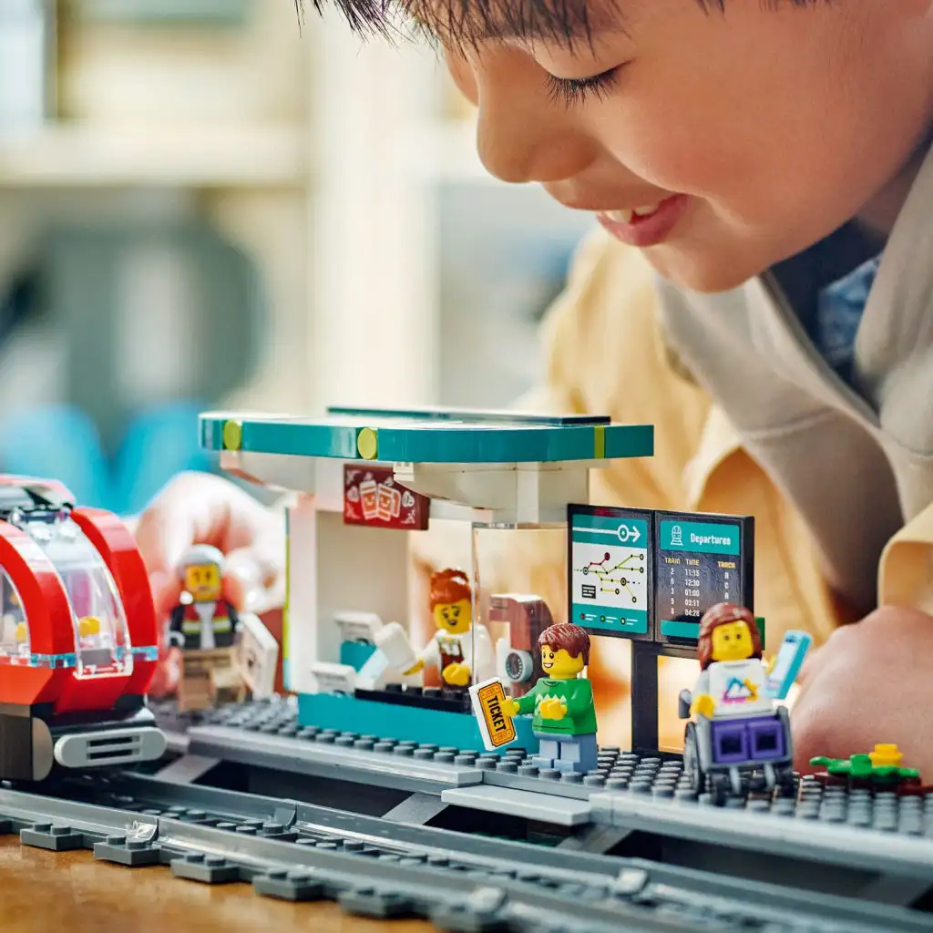 LEGO® City: Tramwaj miejski i przystanek (60423) zdjęcie 6