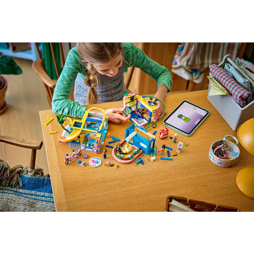 LEGO® Friends: klub domowy Heartlake City (42689) zdjęcie 10