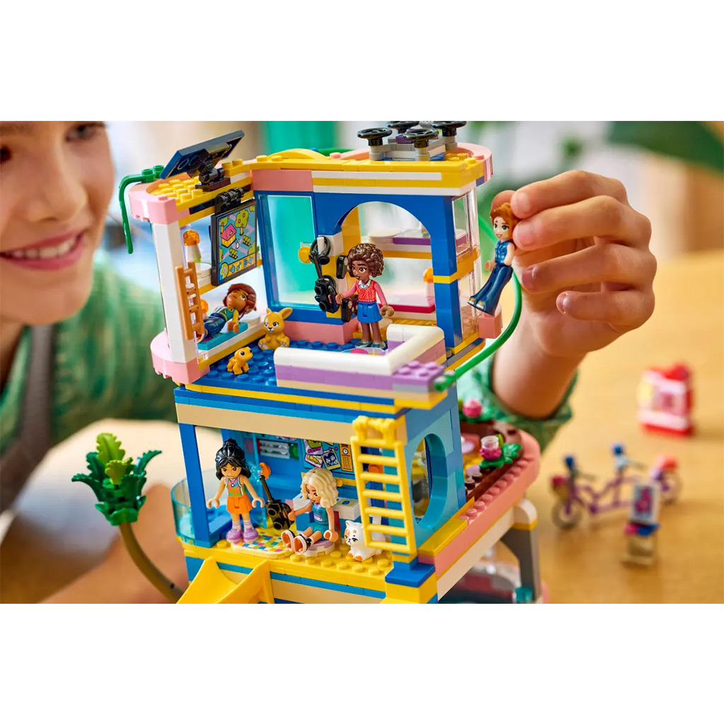 LEGO® Friends: klub domowy Heartlake City (42689) zdjęcie 8