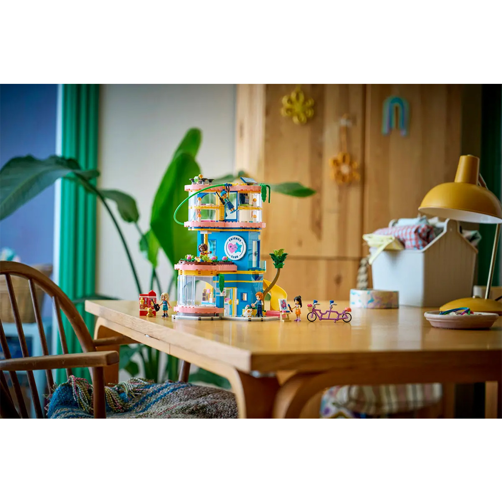 LEGO® Friends: klub domowy Heartlake City (42689) zdjęcie 9