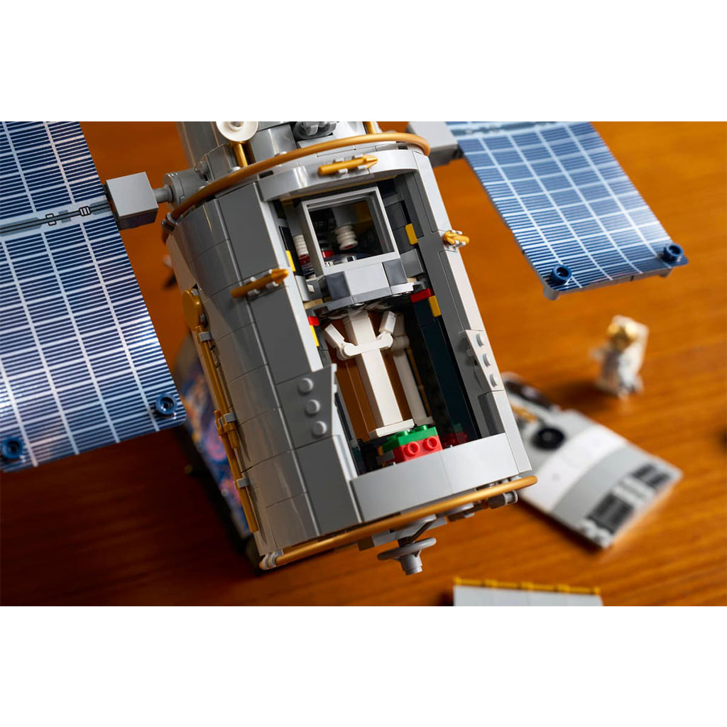 LEGO® Ikony: Teleskop Hubble'a (11383) zdjęcie 16