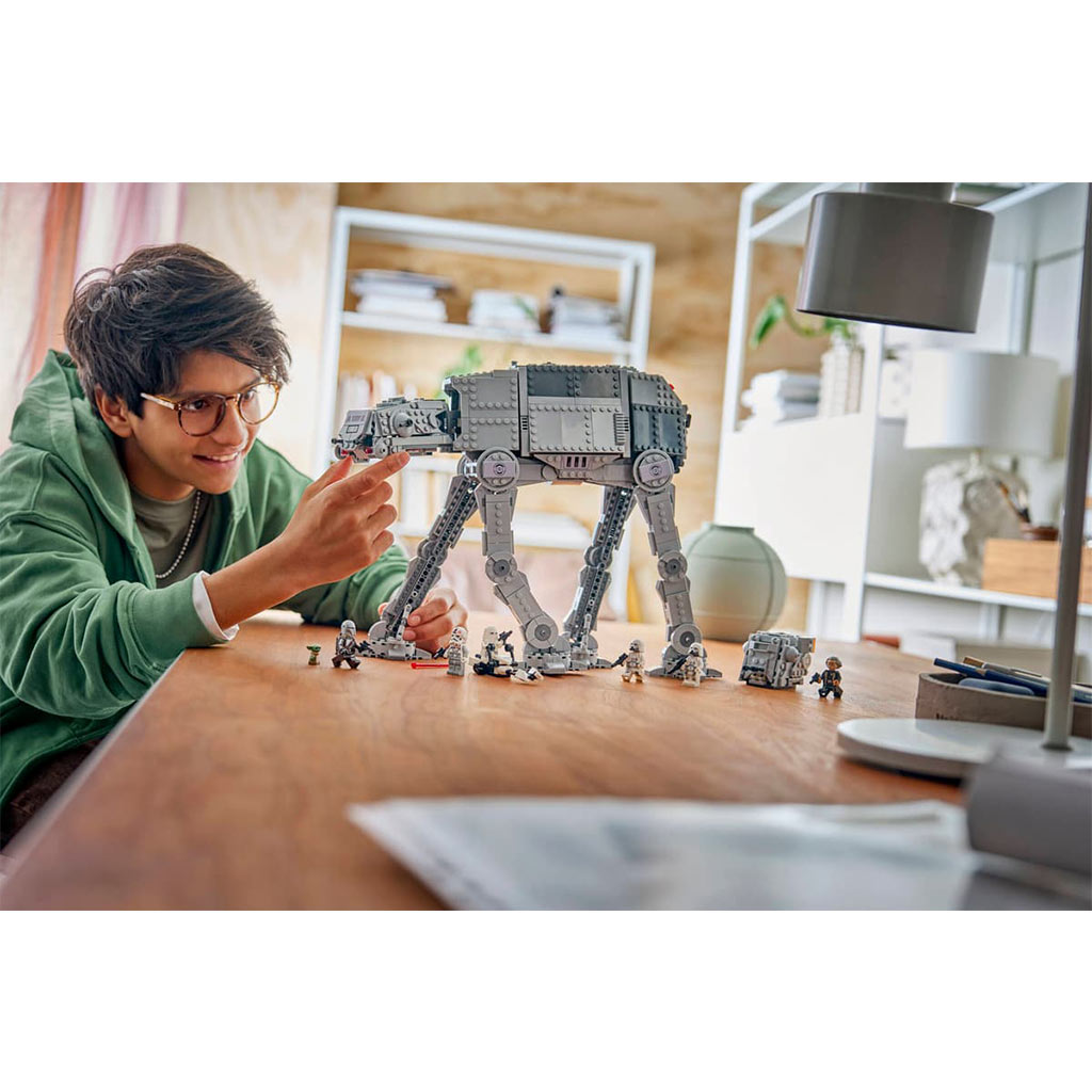 LEGO® Star Wars™: Odrodzone Imperium AT-AT™ z pilotem INT-4 zdjęcie 10