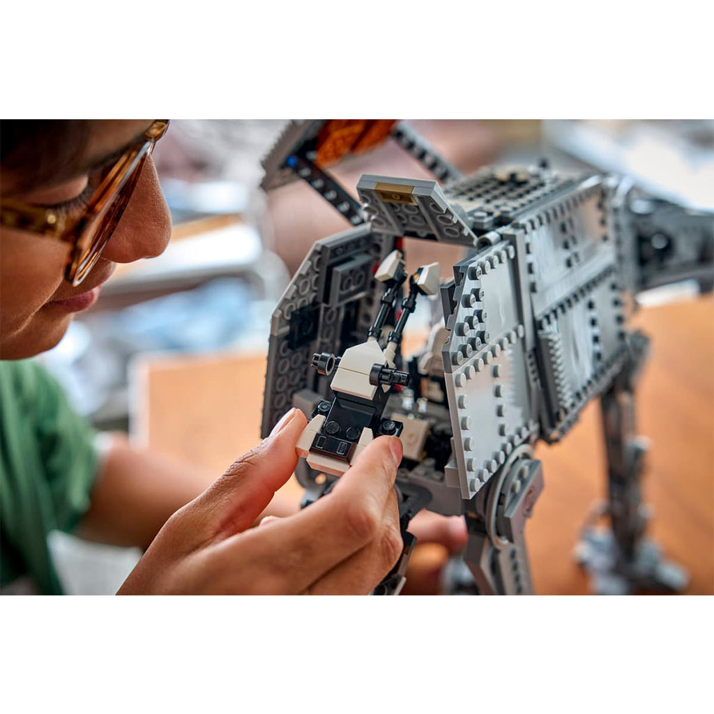 LEGO® Star Wars™: Odrodzone Imperium AT-AT™ z pilotem INT-4 zdjęcie 12