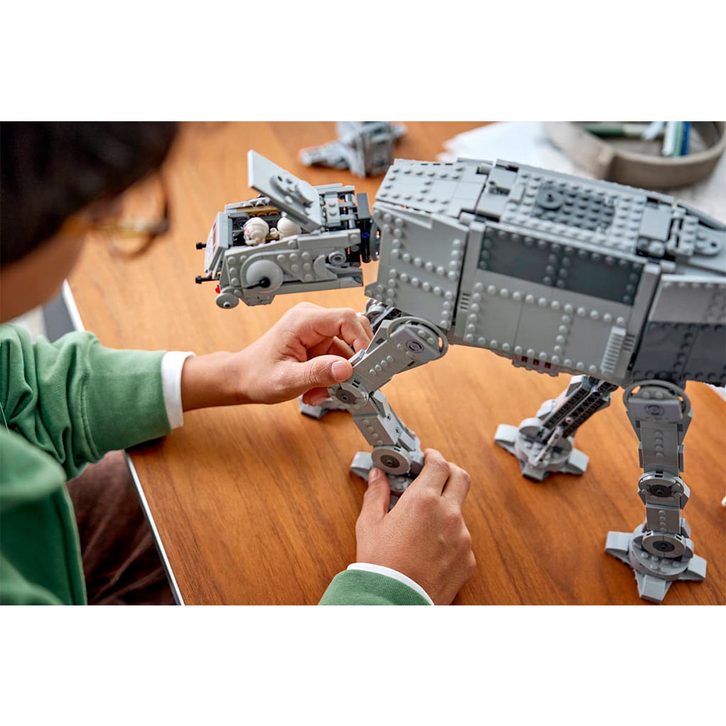 LEGO® Star Wars™: Odrodzone Imperium AT-AT™ z pilotem INT-4 zdjęcie 15