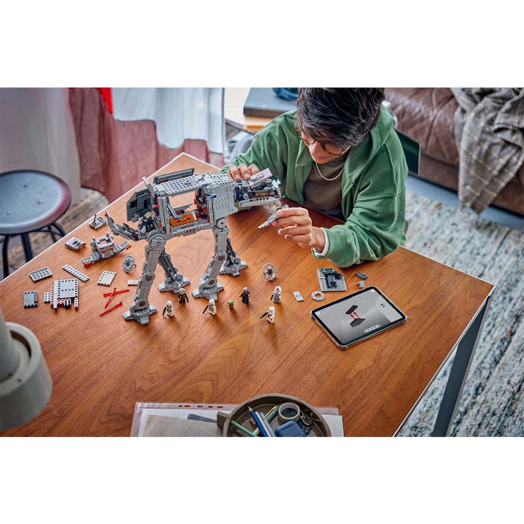 LEGO® Star Wars™: Odrodzone Imperium AT-AT™ z pilotem INT-4 zdjęcie 9