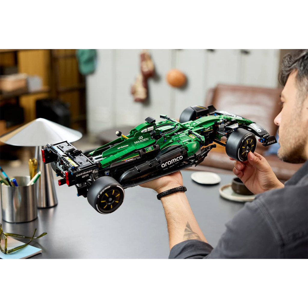 LEGO® Technic: Aston Martin Aramco AMR25 F1® samochód (42240) zdjęcie 14