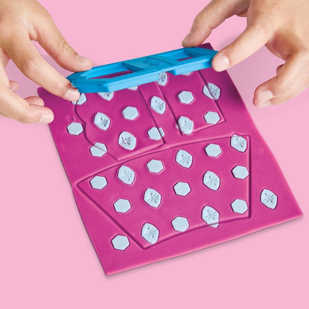 Play-Doh: Barbie Błyszczące biżuteria i wstążki zestaw z plasteliny z lalką – Hasbro zdjęcie 3
