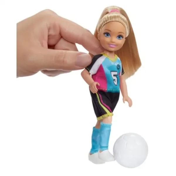 Barbie Dreamhouse Adventures: Zestaw do gry w piłkę nożną Chelsea - Mattel zdjęcie 4