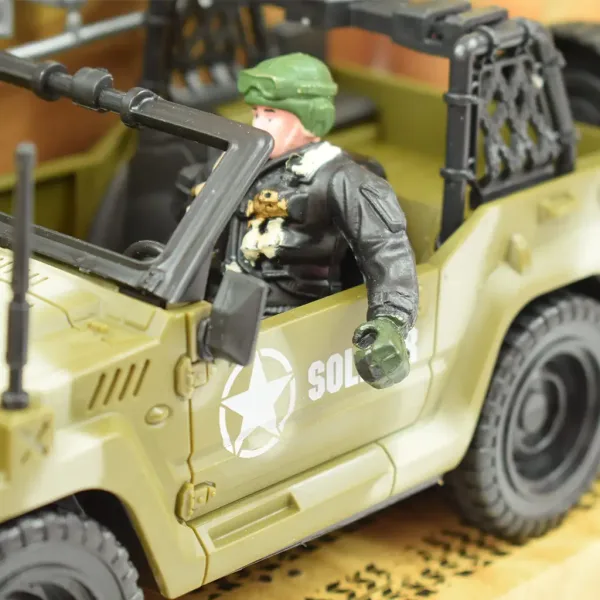 Combat Force 9: Wojskowy pojazd terenowy z żołnierzem i bronią 22cm zdjęcie 4