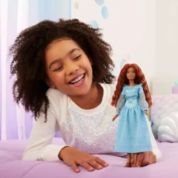 Disney Mała Syrenka: Lalka Ariel w niebieskiej sukience 30 cm - Mattel zdjęcie 5