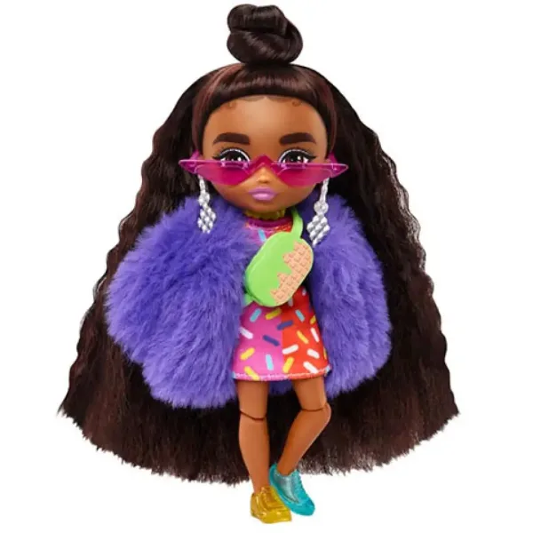 Ekstrawagancka mini lalka Barbie w nie do pary butach - Mattel zdjęcie 2