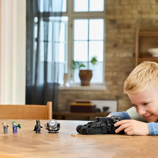 LEGO® Batman: Batman™ Tumbler kontra Dwie Twarze™ i Joker™ (76303) zdjęcie 4