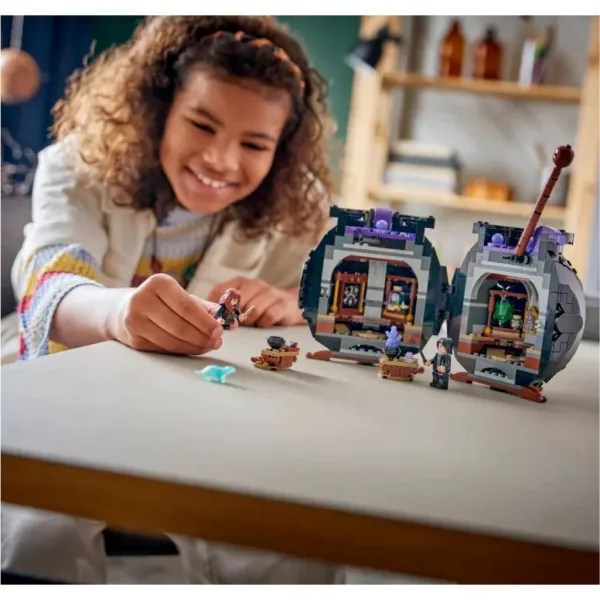 LEGO® Harry Potter: Kocioł: Sala lekcyjna eliksirów (76464) zdjęcie 4