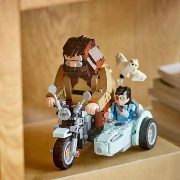 LEGO® Harry Potter: Przygody Hagrida™ i Harryego na motocyklu (76443) zdjęcie 3