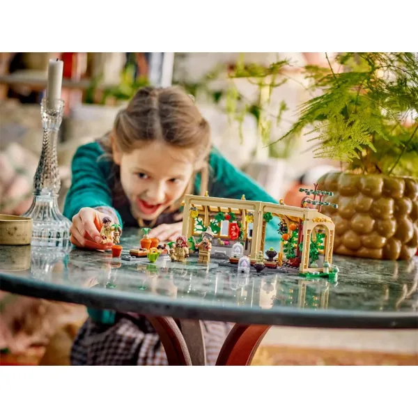 LEGO® Harry Potter: Zamek Hogwart™: Lekcja zielarstwa (76445) zdjęcie 7