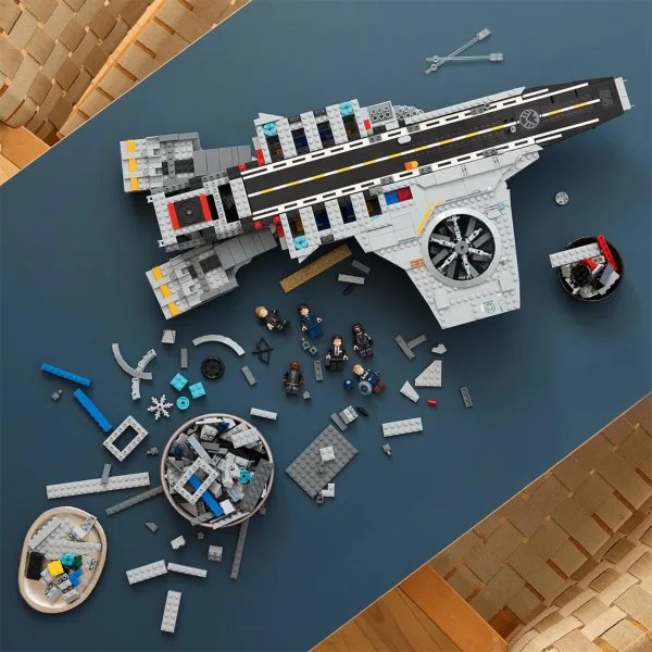 LEGO® Marvel: Latający lotniskowiec S.H.I.E.L.D. (76354) zdjęcie 8