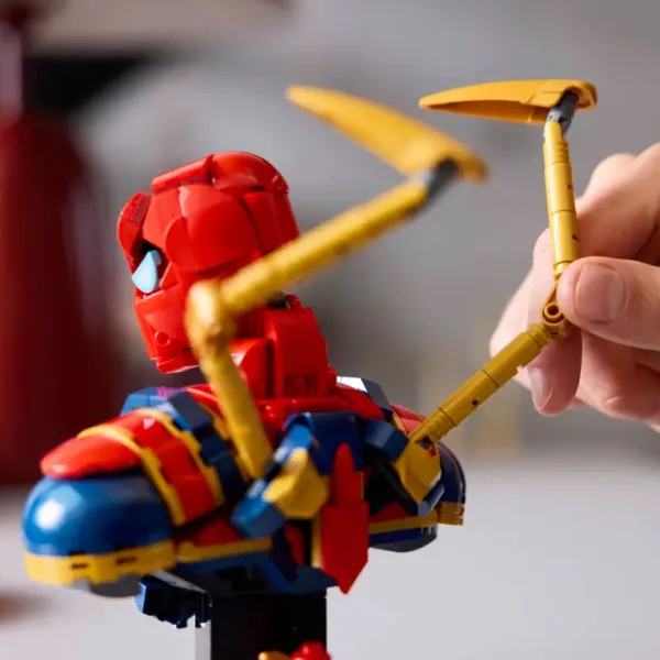 LEGO® Marvel: Popiersie Iron Spider-Mana (76326) zdjęcie 3