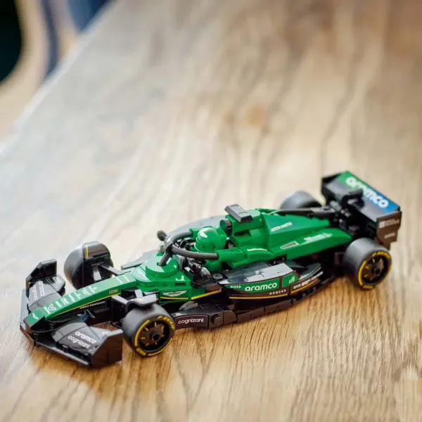 LEGO® Speed Champions: Aston Martin Aramco F1® AMR24 samochód wyścigowy (77245) zdjęcie 5