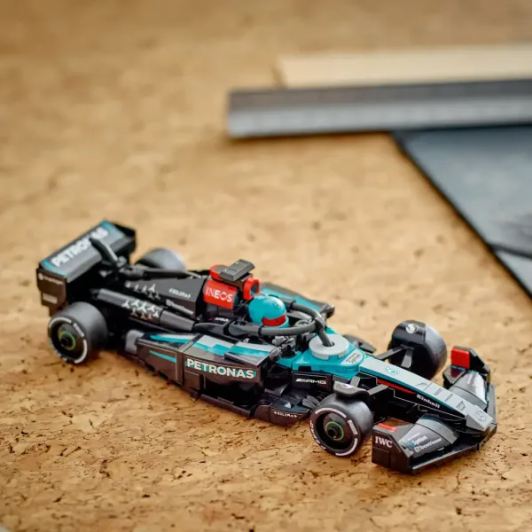LEGO® Speed Champions: Mercedes-AMG F1® W15 samochód wyścigowy (77244) zdjęcie 4