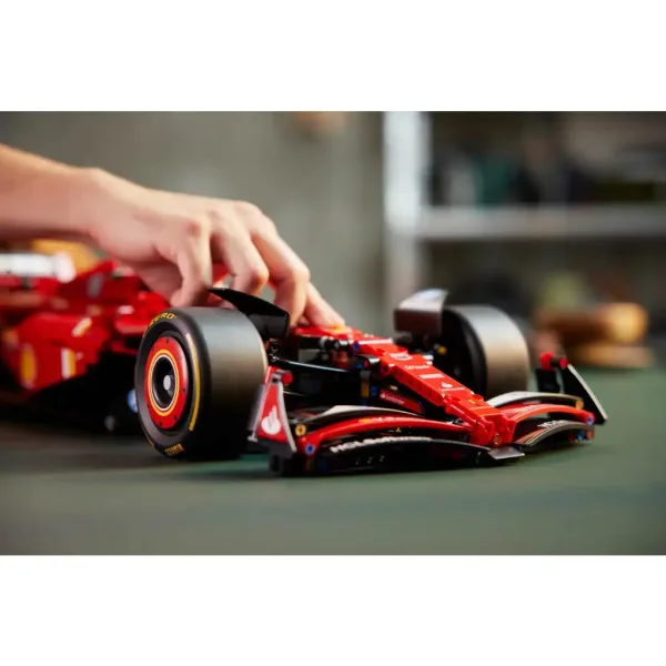LEGO® Technic: Ferrari SF-24 F1 samochód (42207) zdjęcie 4
