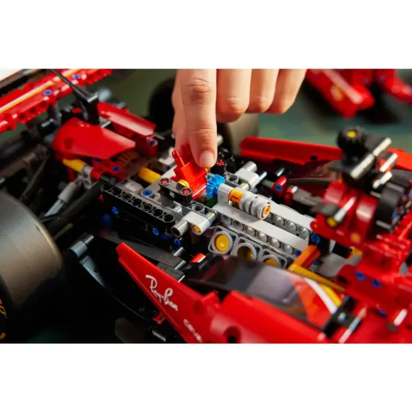LEGO® Technic: Ferrari SF-24 F1 samochód (42207) zdjęcie 5