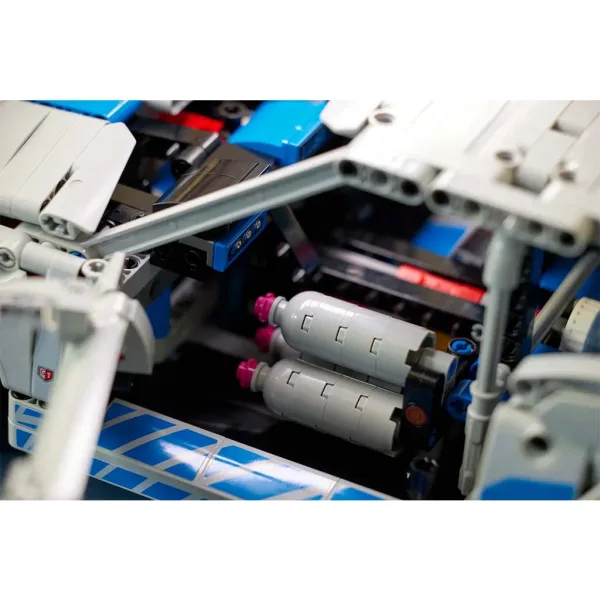 LEGO® Technic: Nissan Skyline GT-R (R34) z filmu 2 Fast 2 Furious (42210) zdjęcie 4