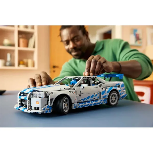 LEGO® Technic: Nissan Skyline GT-R (R34) z filmu 2 Fast 2 Furious (42210) zdjęcie 7
