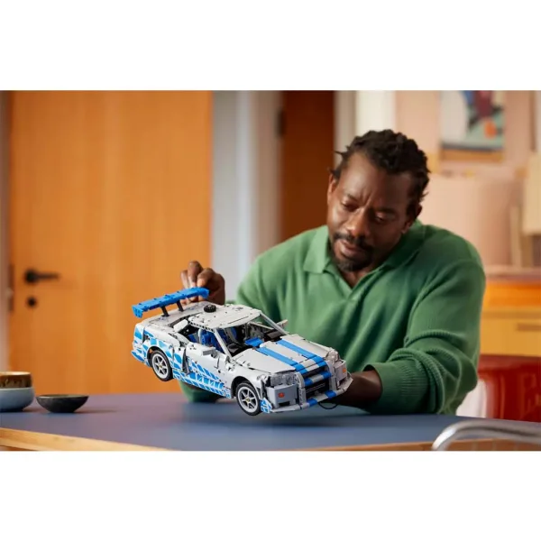 LEGO® Technic: Nissan Skyline GT-R (R34) z filmu 2 Fast 2 Furious (42210) zdjęcie 8