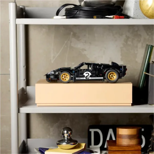 LEGO® Technic: Wyścigowy Ford GT40 MKII z 1966 roku (42223) zdjęcie 5