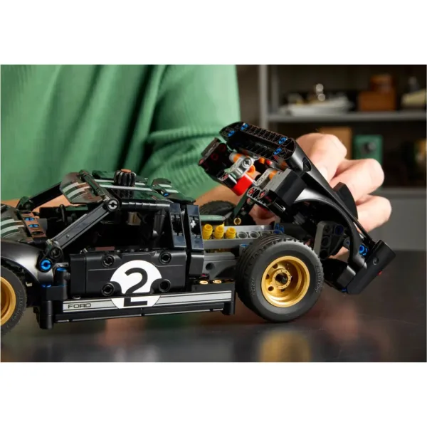 LEGO® Technic: Wyścigowy Ford GT40 MKII z 1966 roku (42223) zdjęcie 6