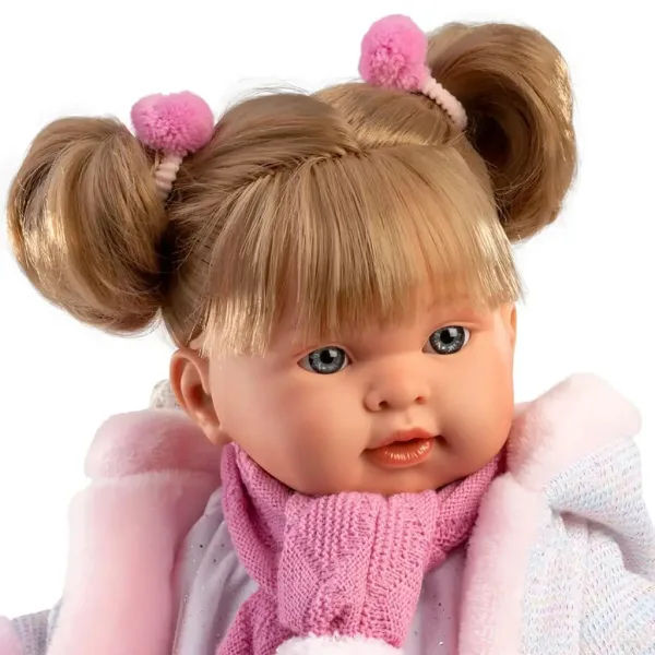 Llorens: Alexandra 42cm płacząca lalka ze smoczkiem i różowym szalikiem z pomponami zdjęcie 4