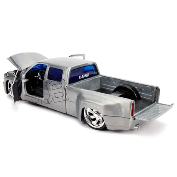 Model metalowy 1999 Chevy Silverado Dooley w skali 1/24 - Simba Toys zdjęcie 4