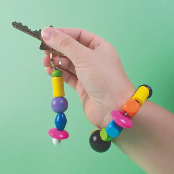 PlayBox: Kolorowy drewniany zestaw koralików do nawlekania w wiaderku 190g zdjęcie 2