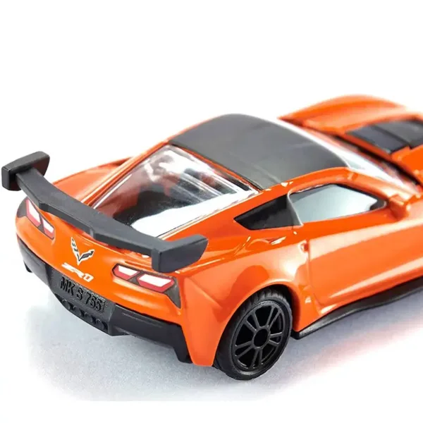 Samochodzik SIKU Chevrolet Corvette ZR1 w skali 1:64 zdjęcie 3