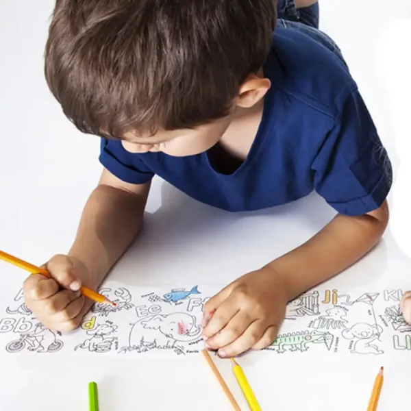 Samoprzylepny mini wałek do kolorowania z 6 mini kredkami - Carioca zdjęcie 3