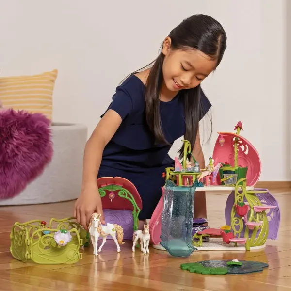 Schleich: Bayala - Błyszczący dom kwiatowy z jednorożcami, stajnią i stawem zestaw do zabawy (42455) zdjęcie 5