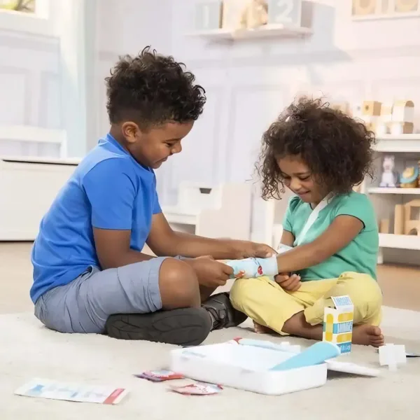 Zestaw do zabawy w udzielanie pierwszej pomocy – Melissa & Doug zdjęcie 5