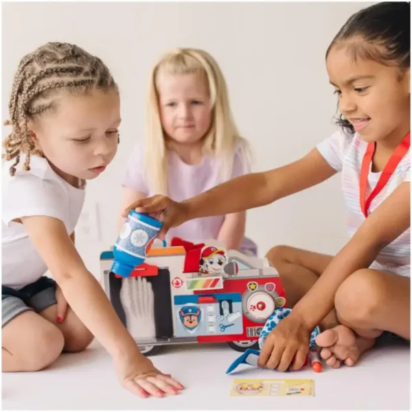 Zestaw drewniany Strażacki wóz Marshalla z Psiego Patrolu z akcesoriami - Melissa & Doug zdjęcie 4