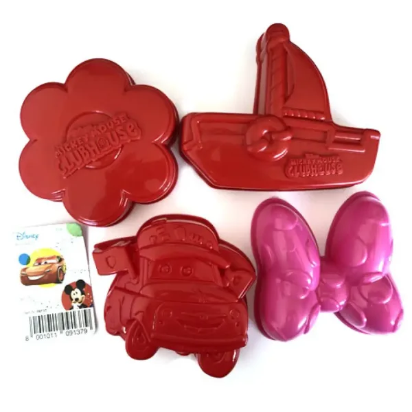 Zestaw foremek do piasku 4-elementowy z motywem Disney Auta i Minnie Mouse zdjęcie 2