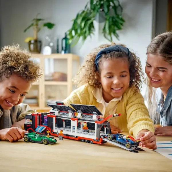 LEGO® City: Ciężarówka F1® z samochodami RB20 i AMR24 F1® (60445) zdjęcie 4