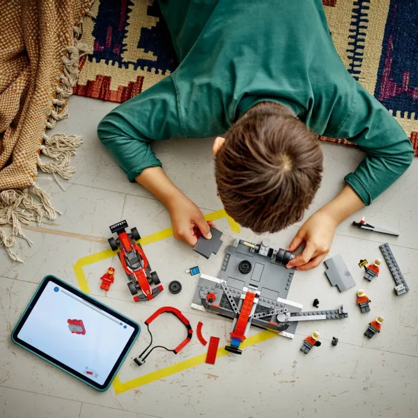 LEGO® City: F1®-owy pit stop i zespół z samochodem Ferrari (60443) zdjęcie 4