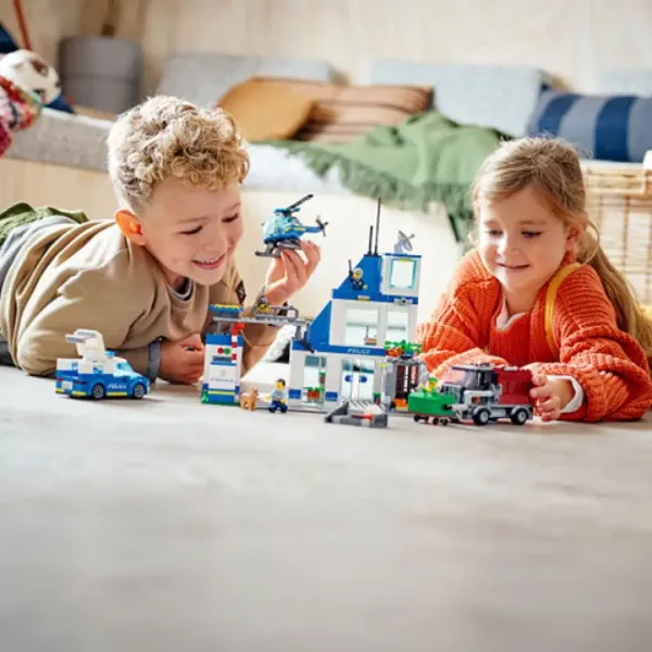 LEGO® City: Komenda Policji (60316) zdjęcie 3