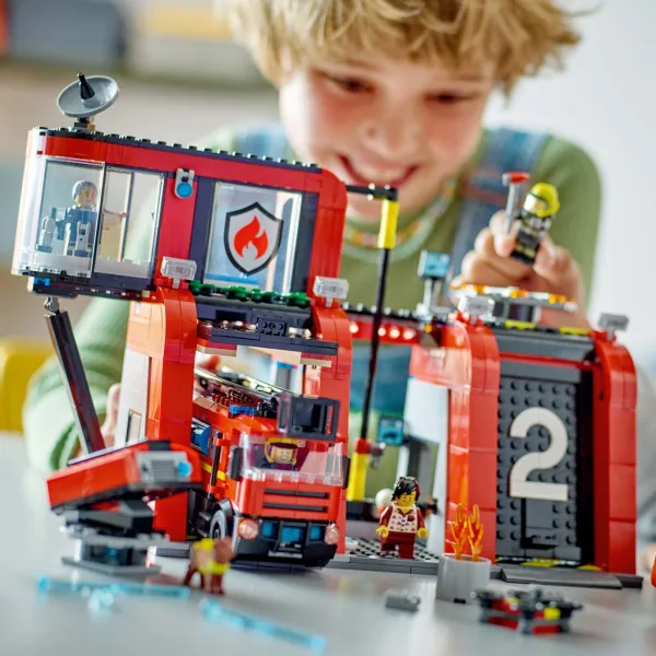 LEGO® City: Straż Pożarna i wóz strażacki (60414) zdjęcie 5
