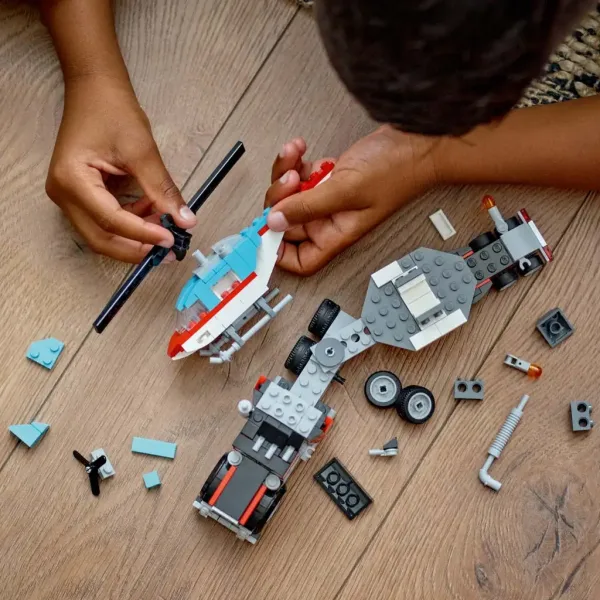 LEGO® Creator: Ciężarówka z platformą i helikopter (31146) zdjęcie 3