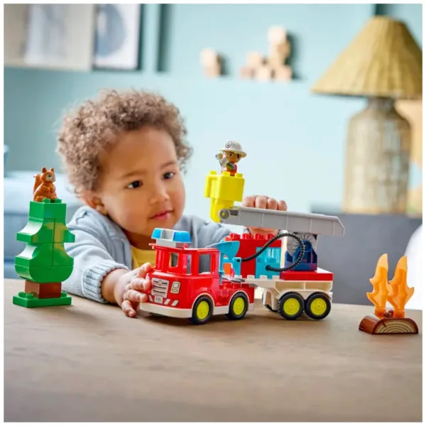 LEGO® DUPLO®: Samochód strażacki z wężem i strażakiem (10473) zdjęcie 4